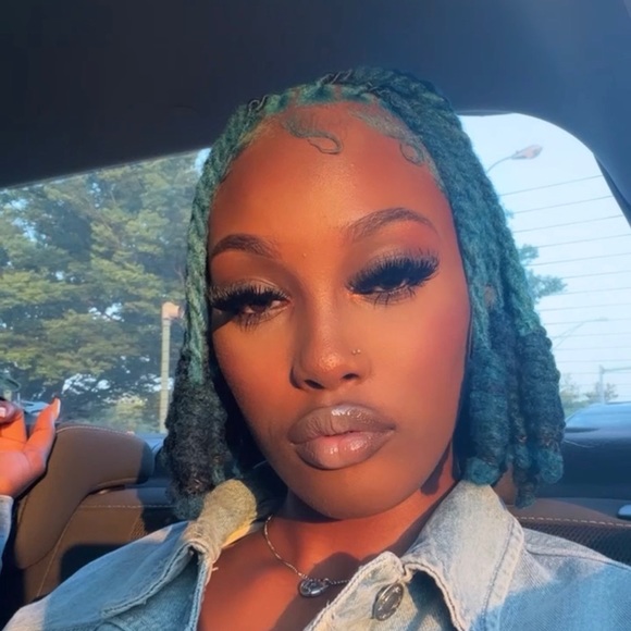 Meet your Posher, Hannah - Picture 1 of 1